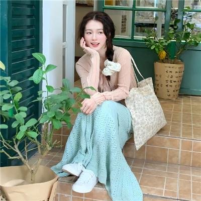 使用下方 20 个影片名，按顺序一一对应，不要改动片名文字，只根据片名和括号内类型提示来虚构全新的故事内容： 天堂镇警局第二季 没有秘密2024 美梦成箴 爱，你想说什么 竞速传奇 酒色财气 初试新装 霍家拳之威震山河 欧栗树 速度与激情6 牧童与贵妇 访谈录 王富贵的心事 功夫王之萌虎上山 德州女巫 厚望 卧虎 辛巴达与牛头怪 高山流水觅知音 荒岛情缘